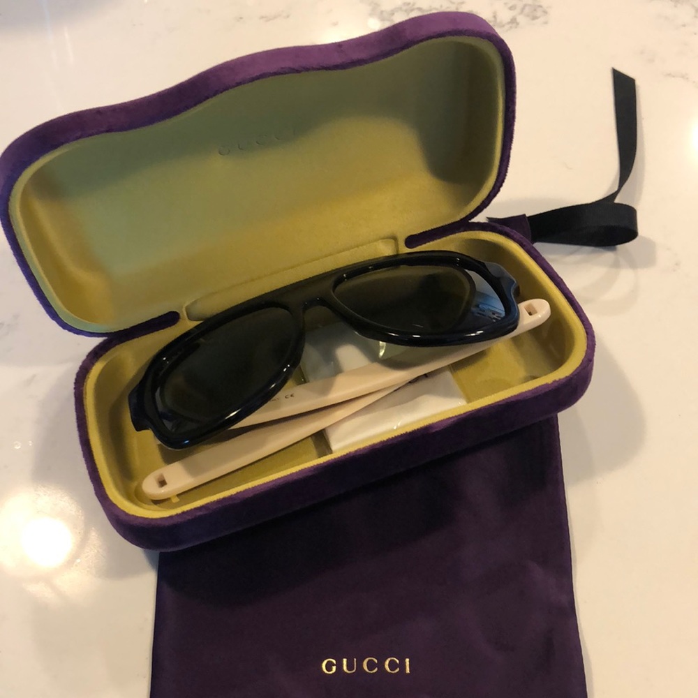 Men’s Gucci Aviators sunglasses with logo arms